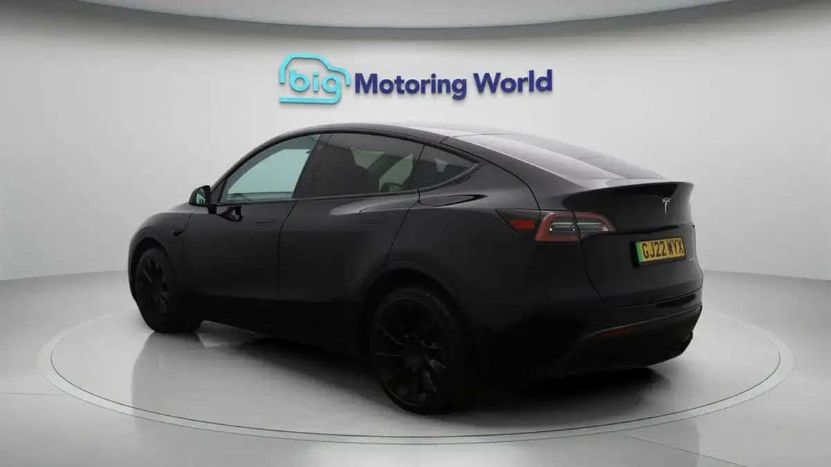 2022-tesla-model-y-e-long-range-big-5