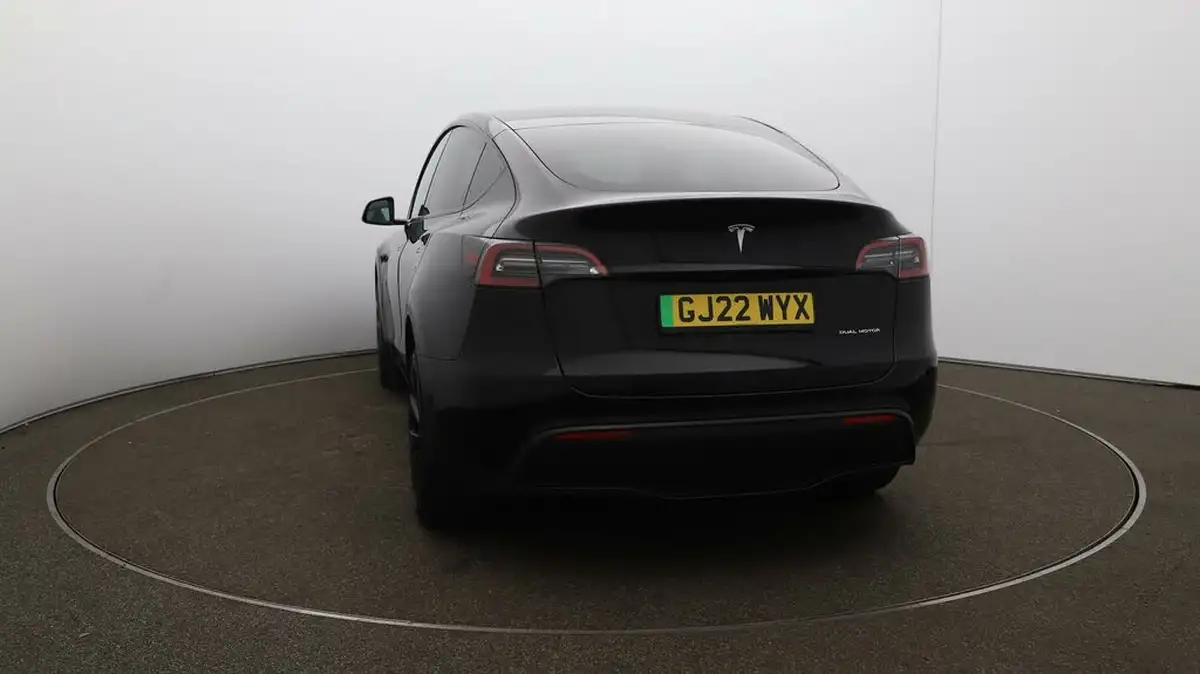 2022-tesla-model-y-e-long-range-big-50