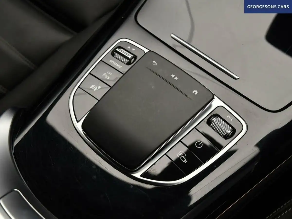 2021-mercedes-benz-eqc-e-eqc-400-amg-line-big-16
