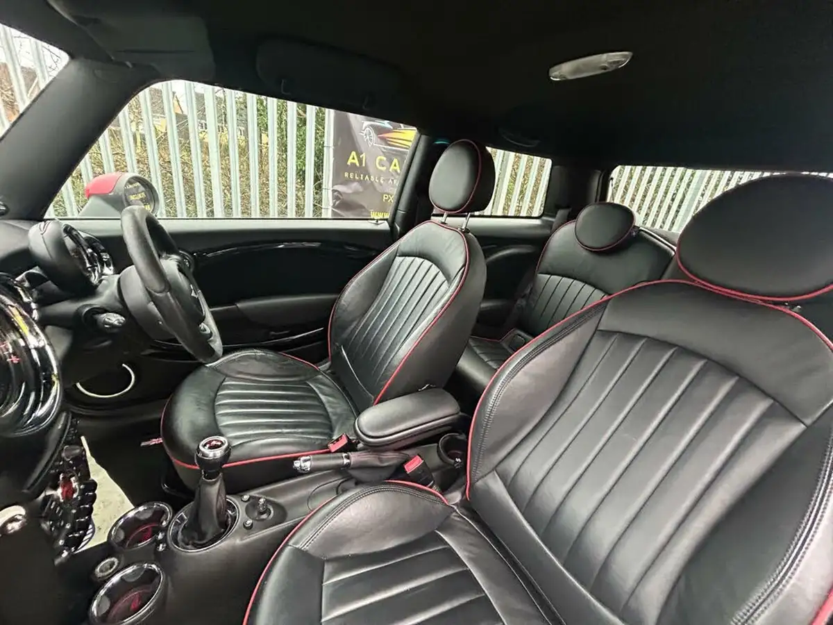 2013-mini-cooper-16-john-cooper-works-hatchback-3d-big-38