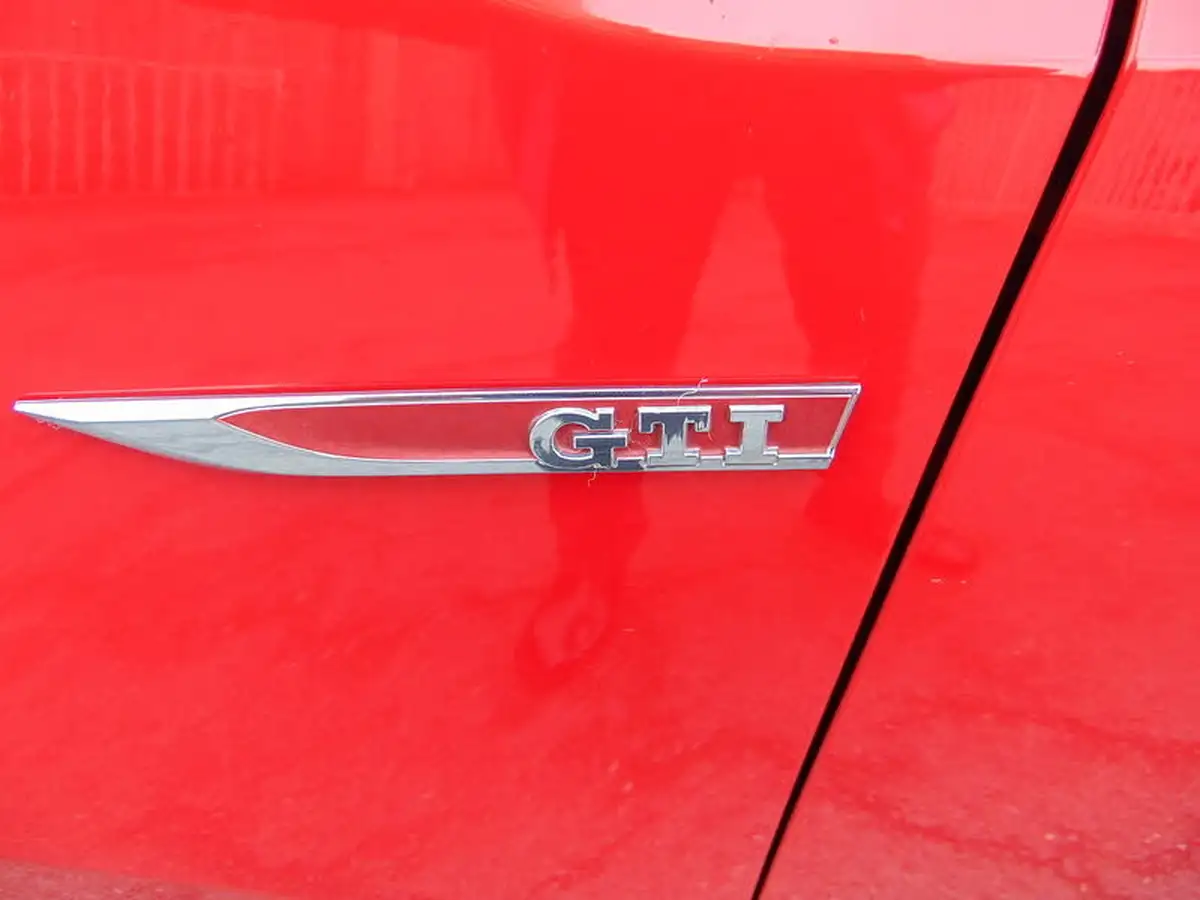2019-volkswagen-up-10-gti-5d-big-33