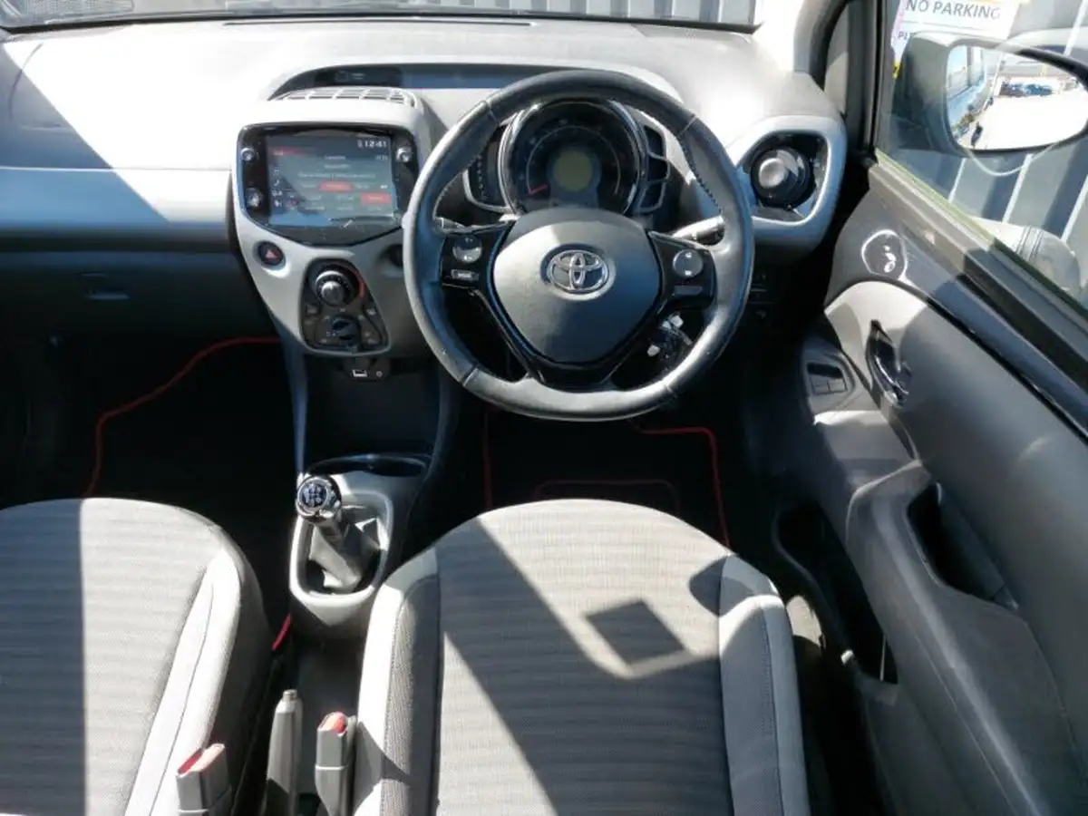 2019-toyota-aygo-10-vvt-i-x-play-big-6