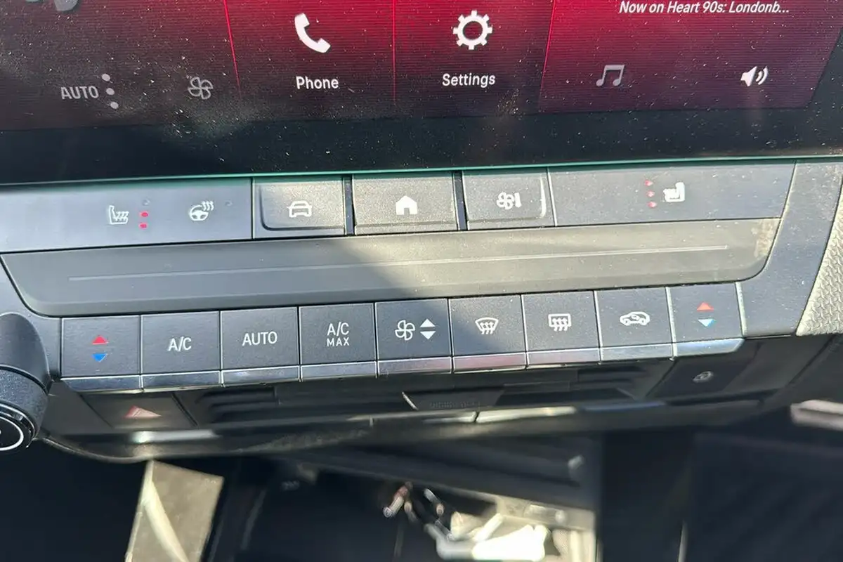 2023-vauxhall-astra-12-turbo-gs-sport-tourer-auto-big-14