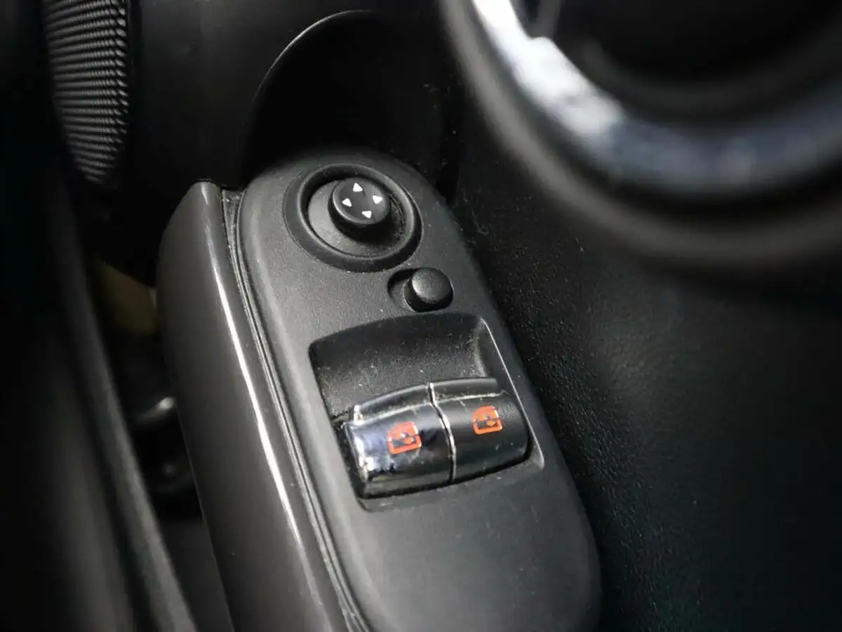 2020-mini-cooper-15-cooper-classic-hatchback-3d-big-25
