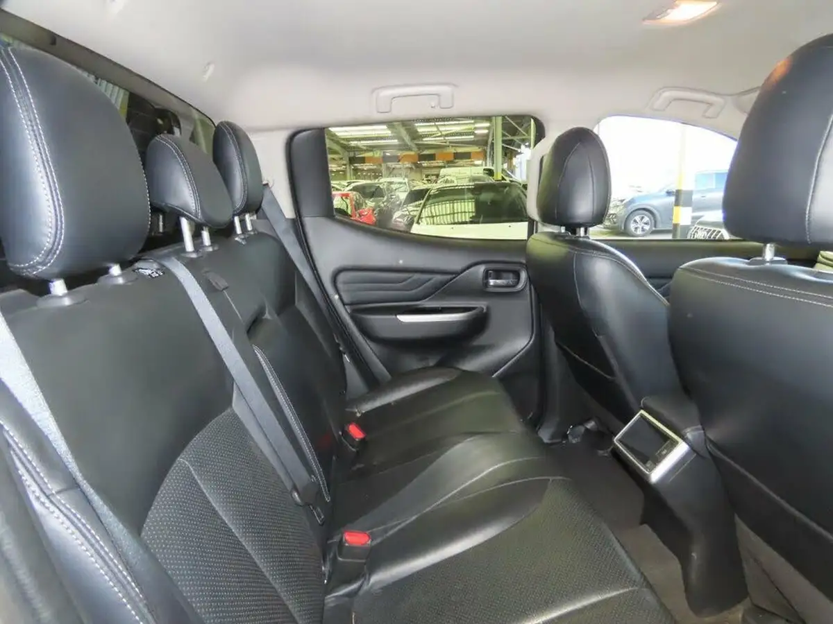 2021-mitsubishi-l200-22di-d-barbarian-big-7