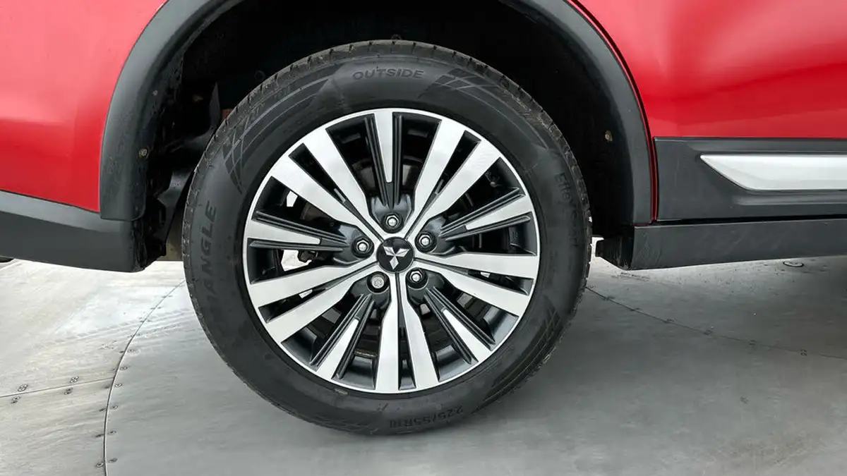 2019-mitsubishi-outlander-20-juro-7st-big-18