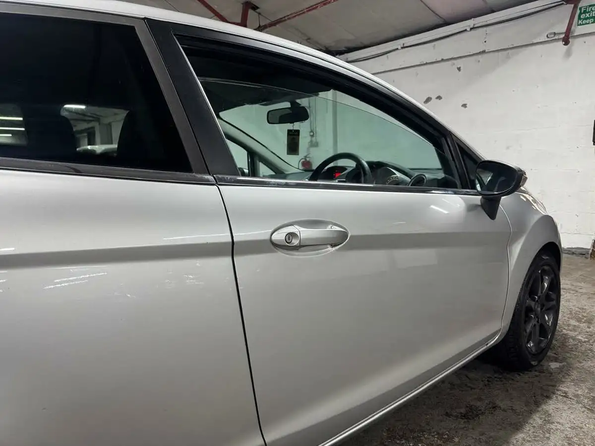 2009-ford-fiesta-125-zetec-3d-big-32