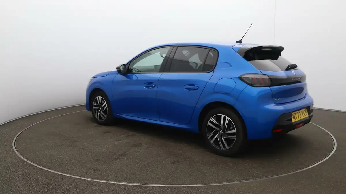 2023-peugeot-208-12-puretech-allure-premium-100ps-eat8-big-5