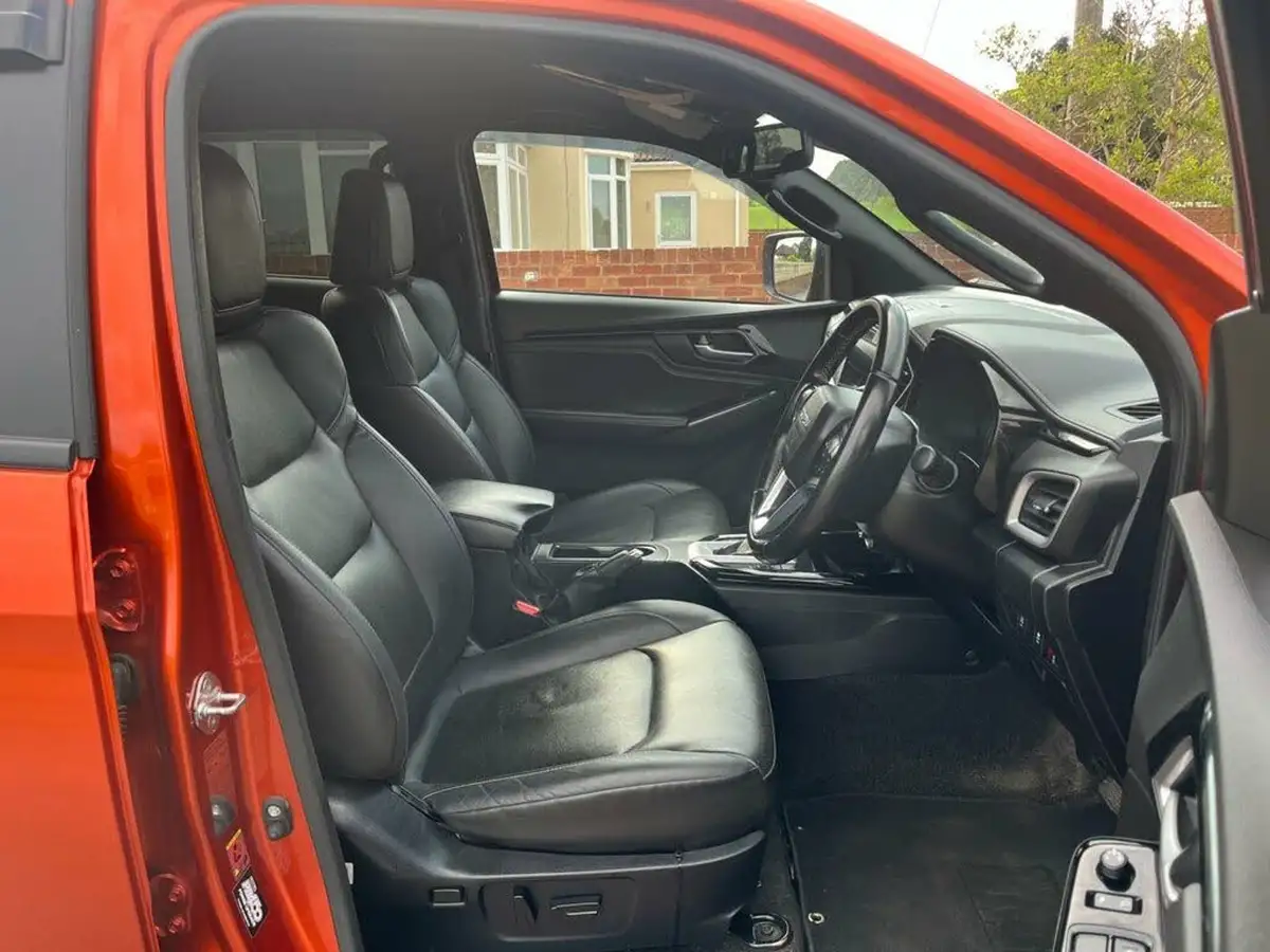 2022-isuzu-d-max-19td-v-cross-pick-up-auto-big-13