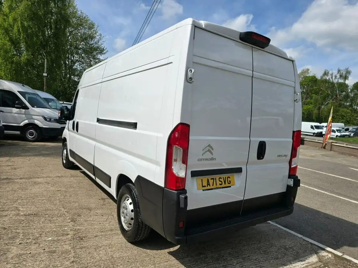 2022-citroen-relay-22bluehdi-35-l3h2-enterprise-panel-big-8