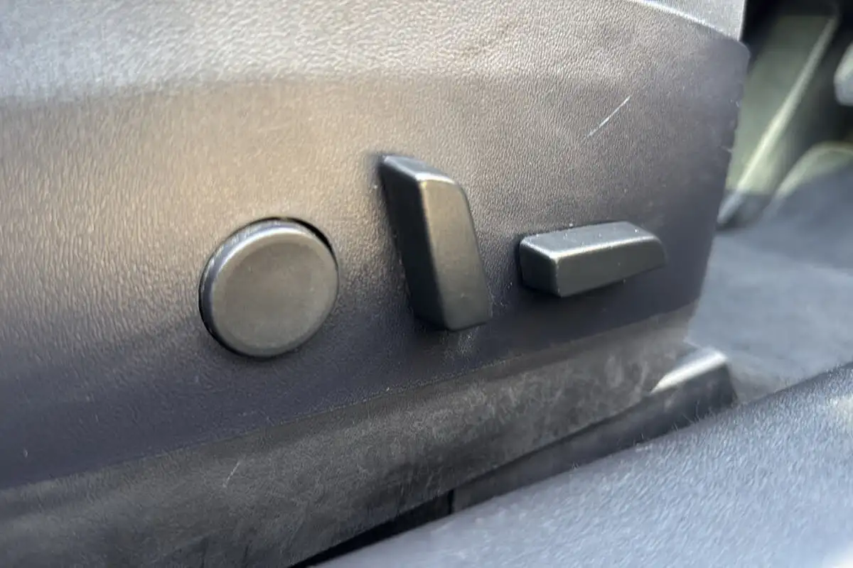 2020-tesla-model-3-e-long-range-big-24