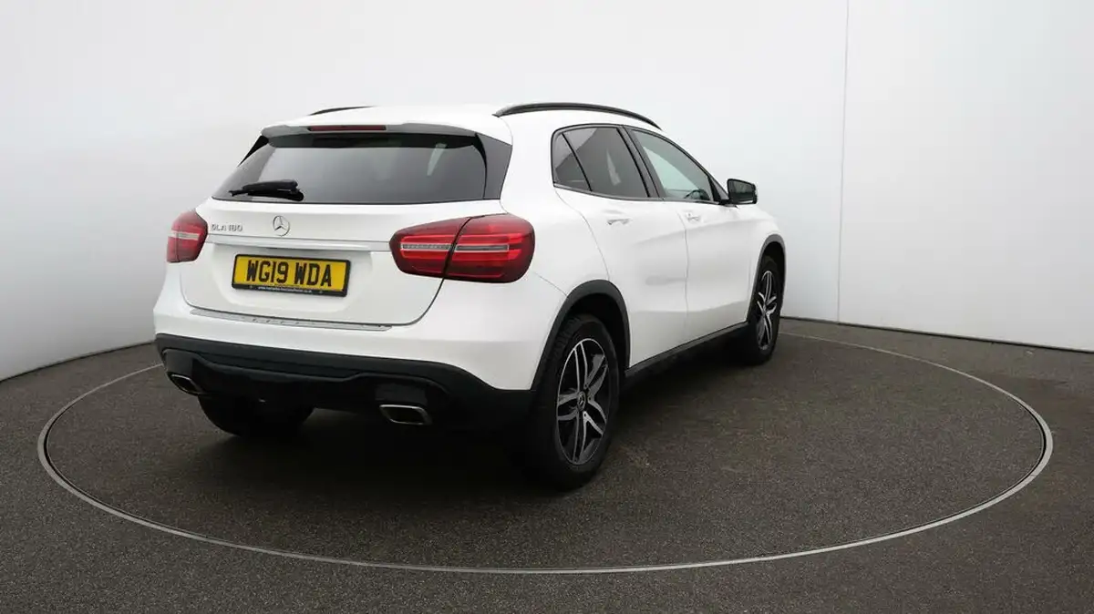 2019-mercedes-benz-gla-class-16-gla-180-urban-edition-ss-big-46