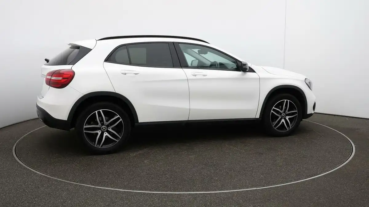 2019-mercedes-benz-gla-class-16-gla-180-urban-edition-ss-big-42