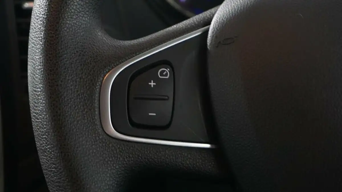 2019-renault-captur-09-tce-play-big-15