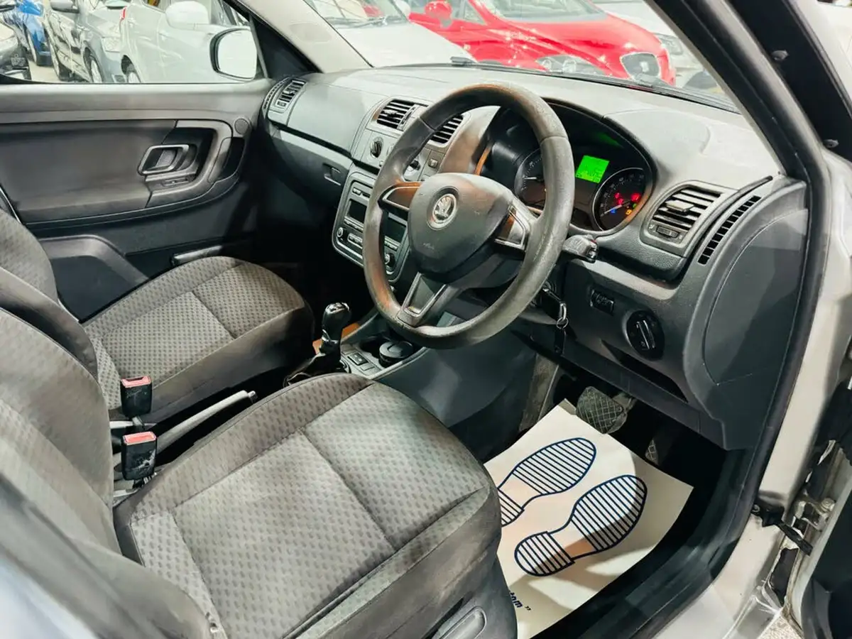 2014-skoda-roomster-12-se-105ps-1197cc-dsg-big-7