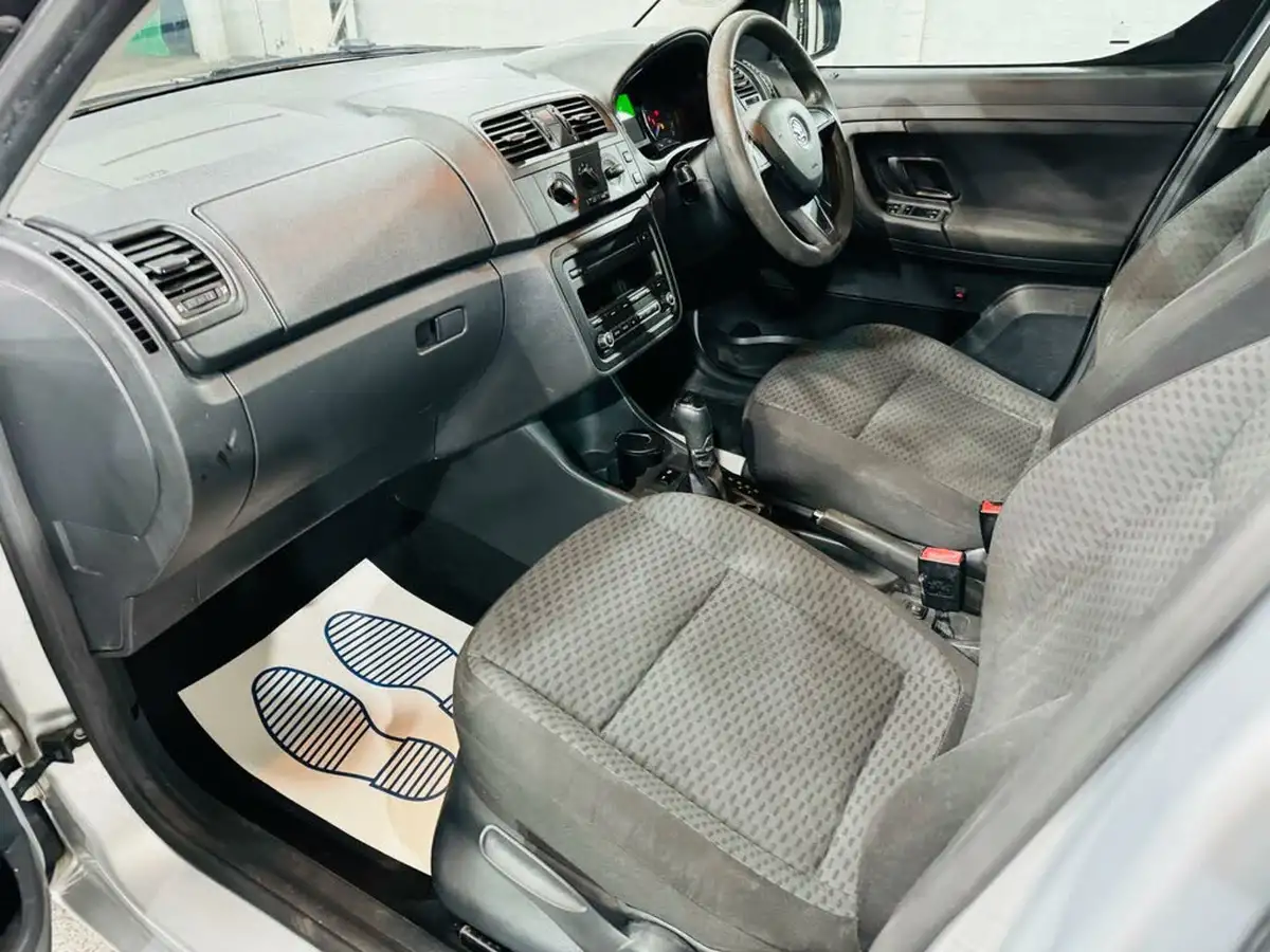 2014-skoda-roomster-12-se-105ps-1197cc-dsg-big-10