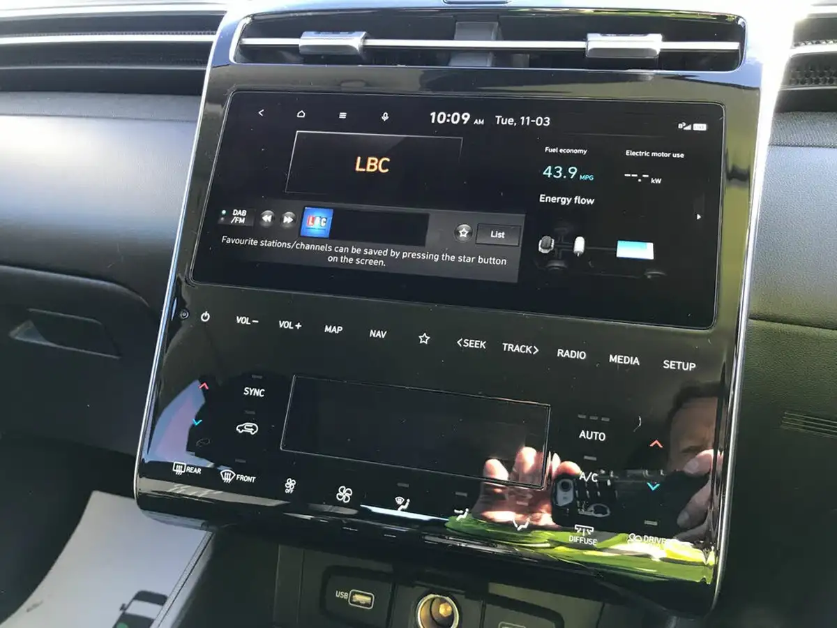 2023-hyundai-tucson-16-t-gdi-se-connect-230ps-hybrid-auto-big-16