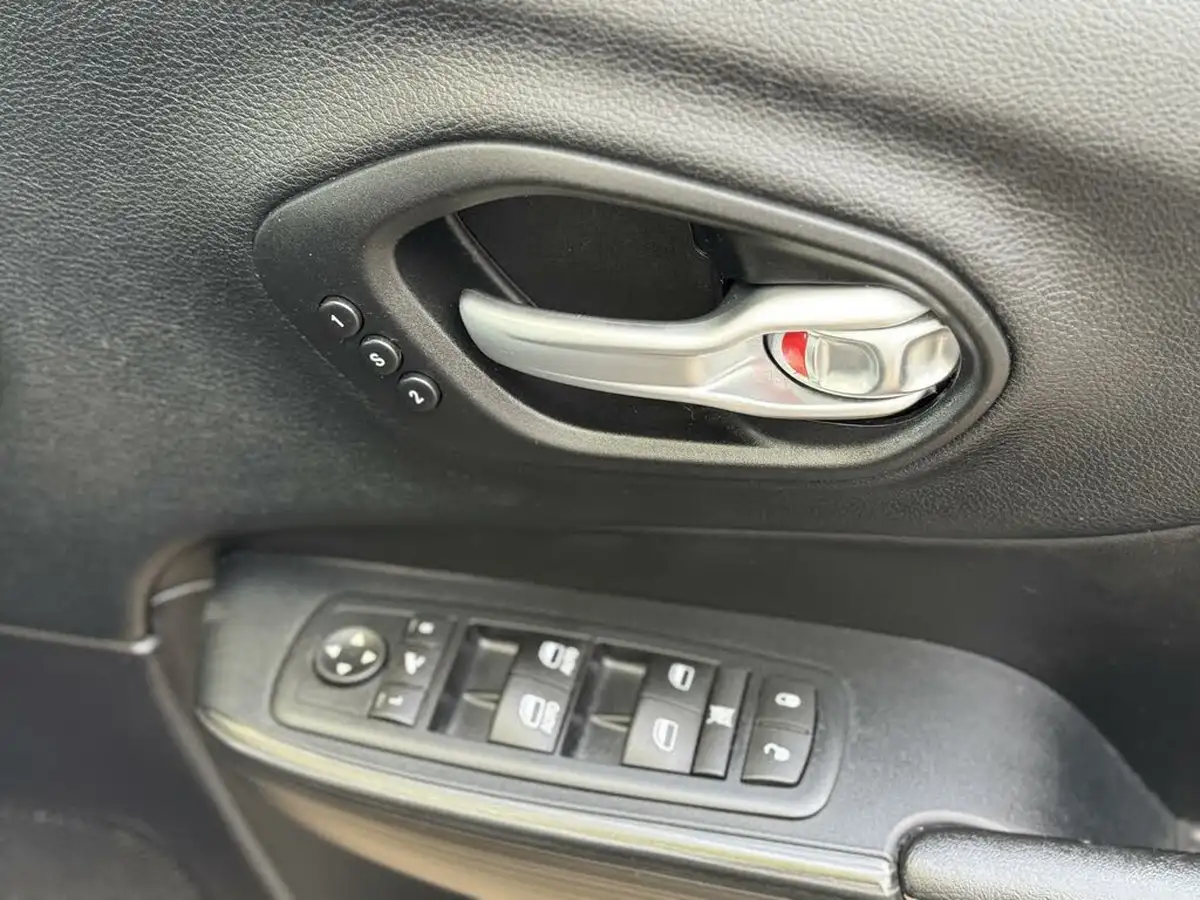 2016-jeep-cherokee-22multijet-ii-limited-ss-big-34
