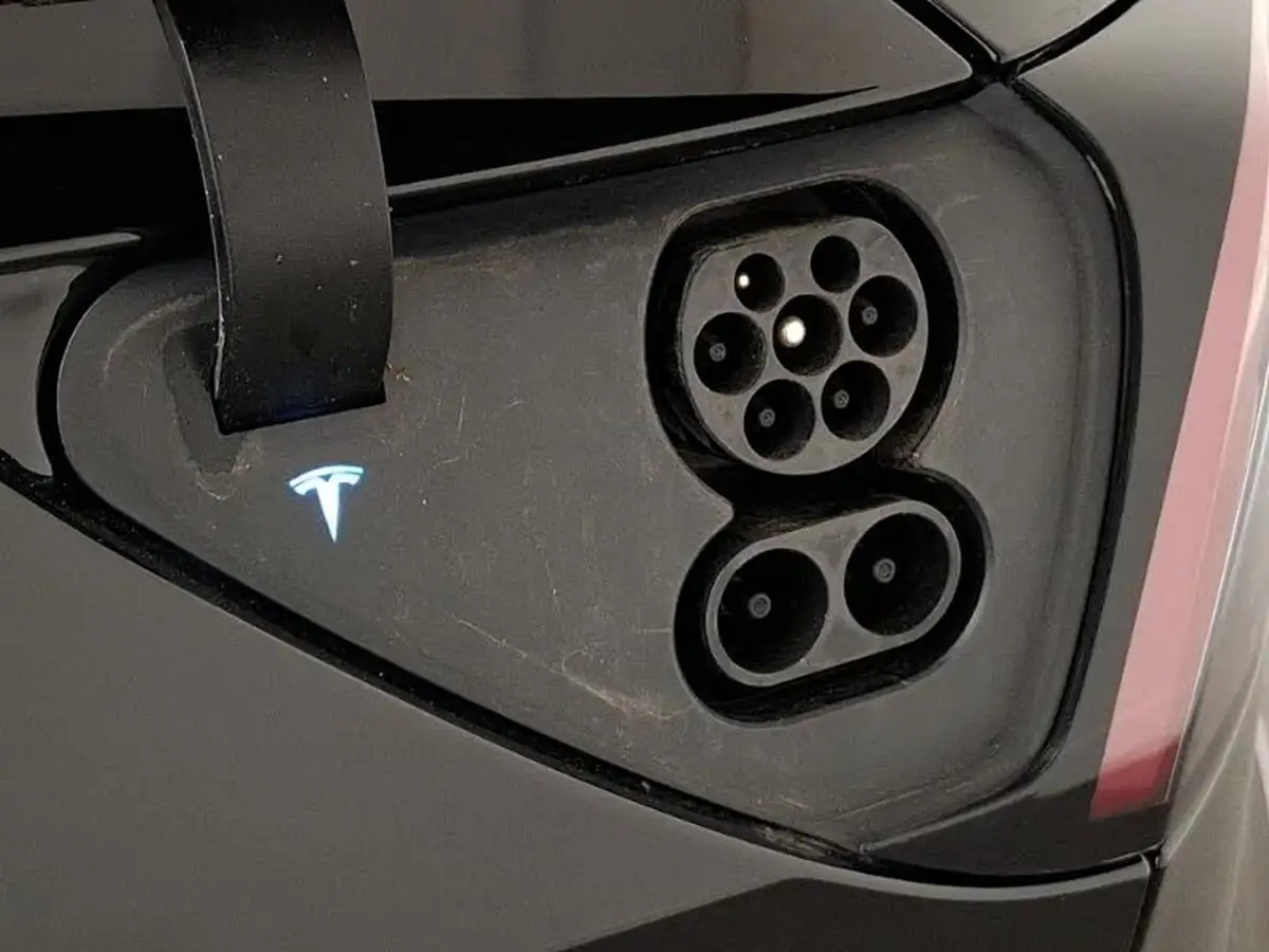 2021-tesla-model-3-e-long-range-4x4-big-14