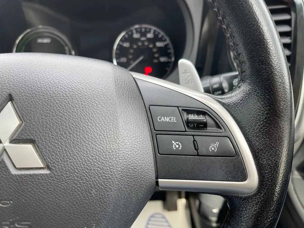 2014-mitsubishi-outlander-20-gx4h-big-27