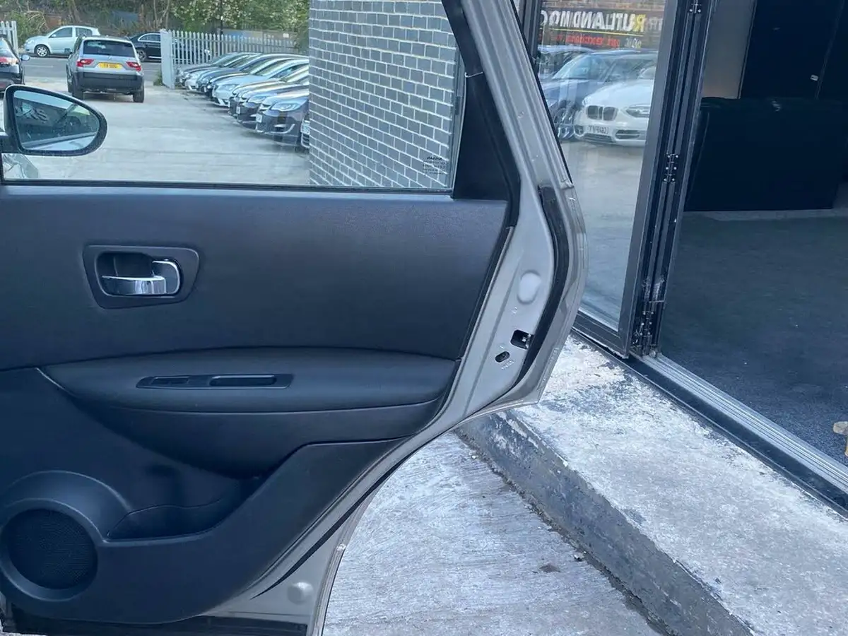 2012-nissan-qashqai-16-acenta-big-38