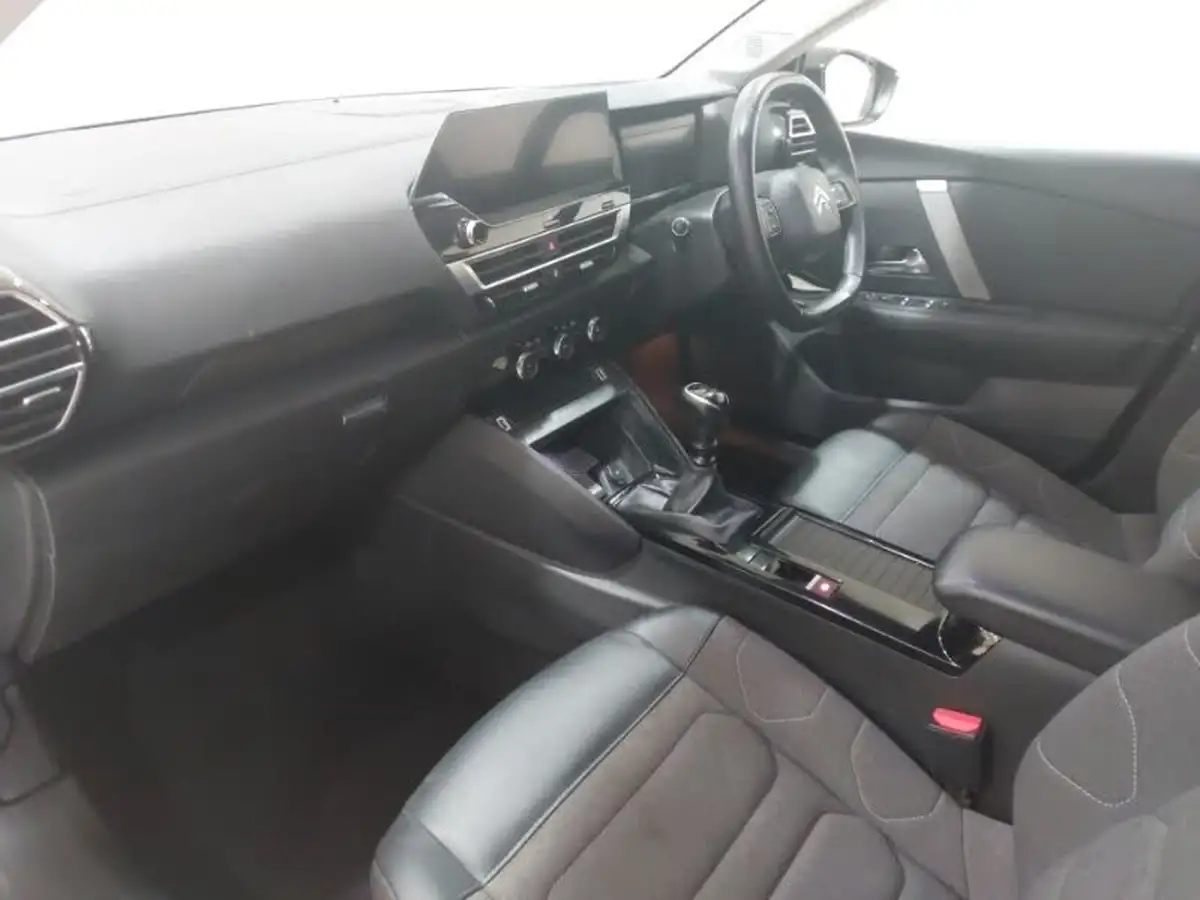2022-citroen-c4-12-puretech-shine-130ps-big-4