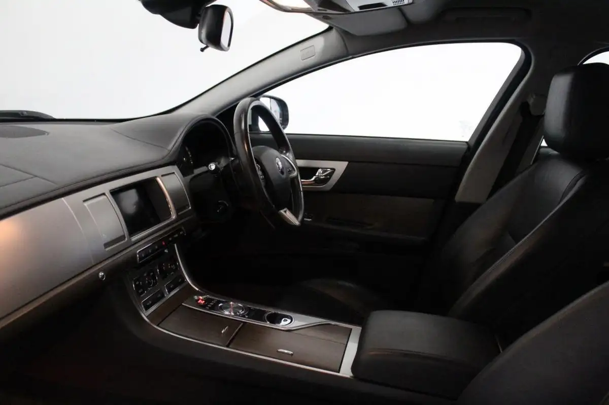 2015-jaguar-xf-22td-luxury-200ps-saloon-4d-big-41