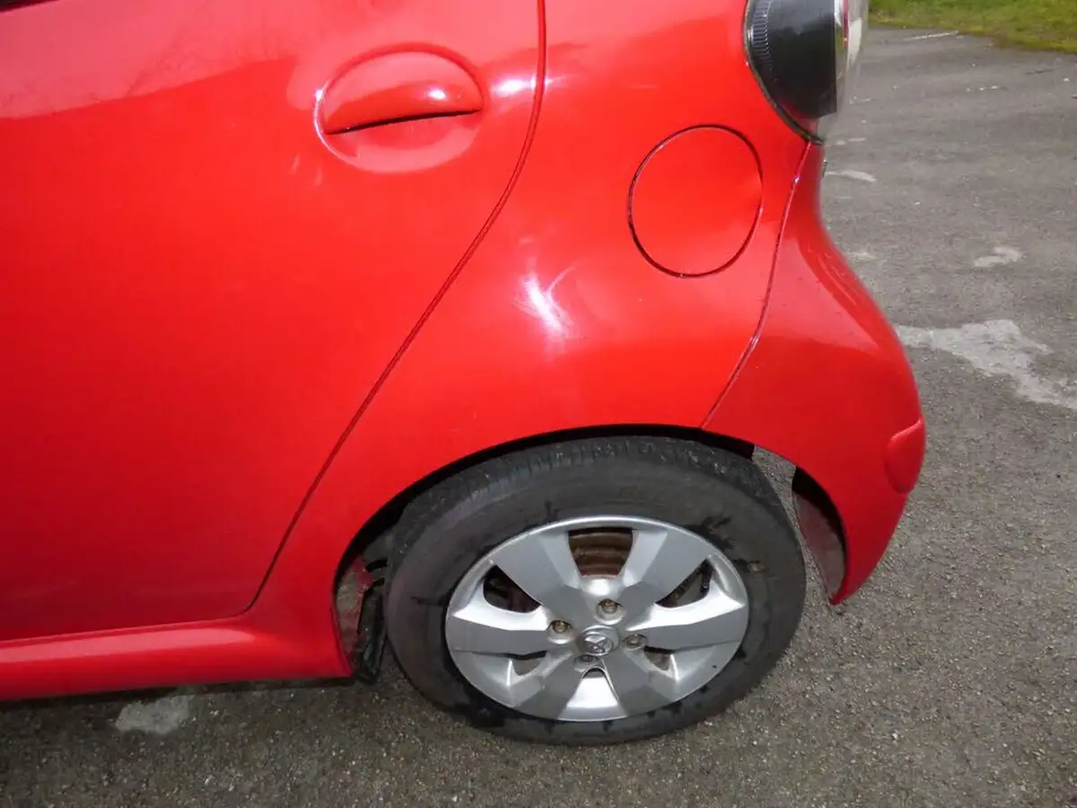 2012-toyota-aygo-10-aygo-go-5d-big-8