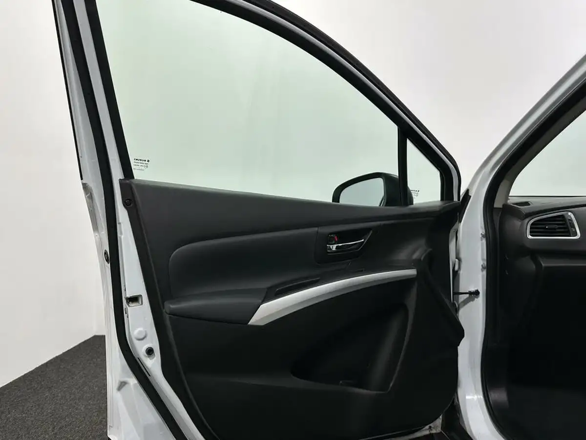 2018-suzuki-s-cross-14-boosterjet-sz5-big-35