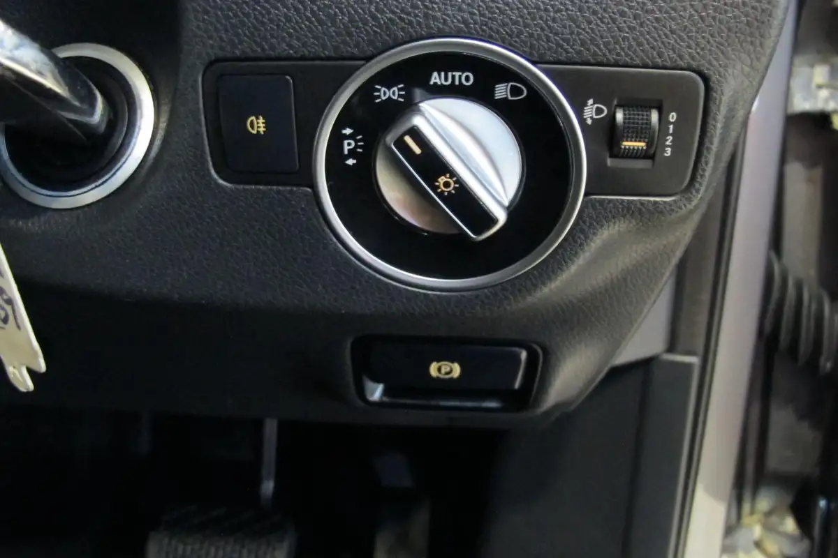 2016-mercedes-benz-gla-class-21d-gla-200d-sport-ss-7g-dct-big-20
