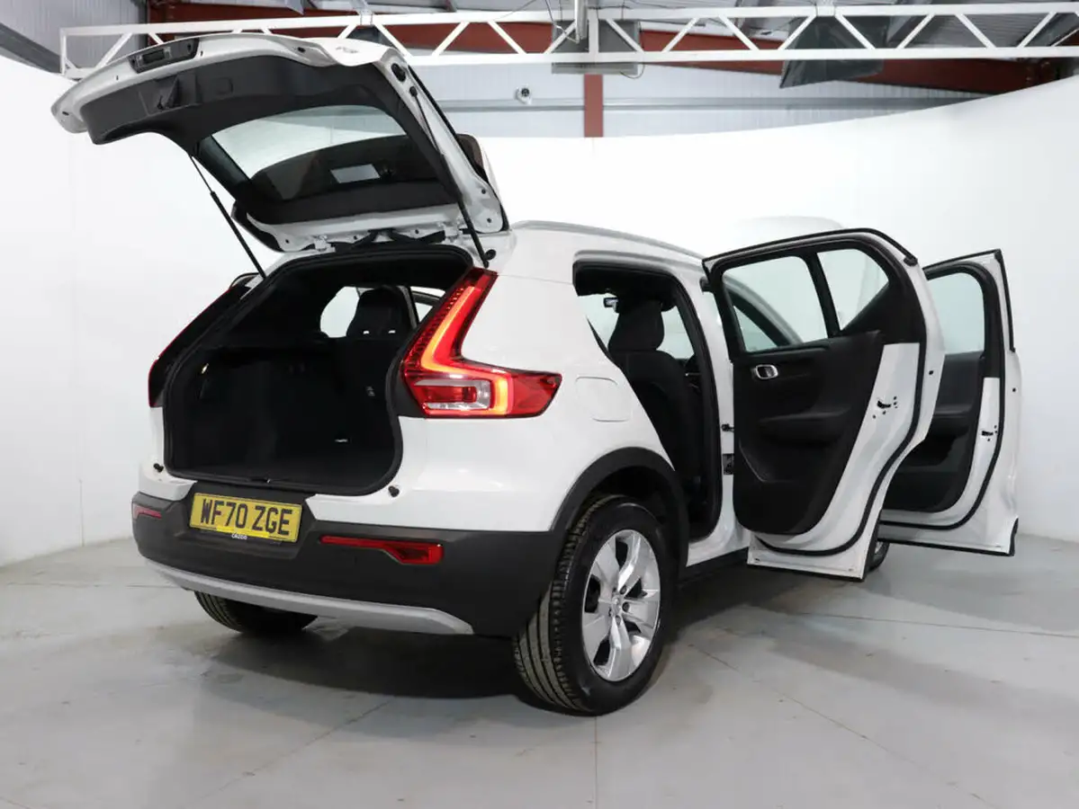 2020-volvo-xc40-15-t3-momentum-big-52