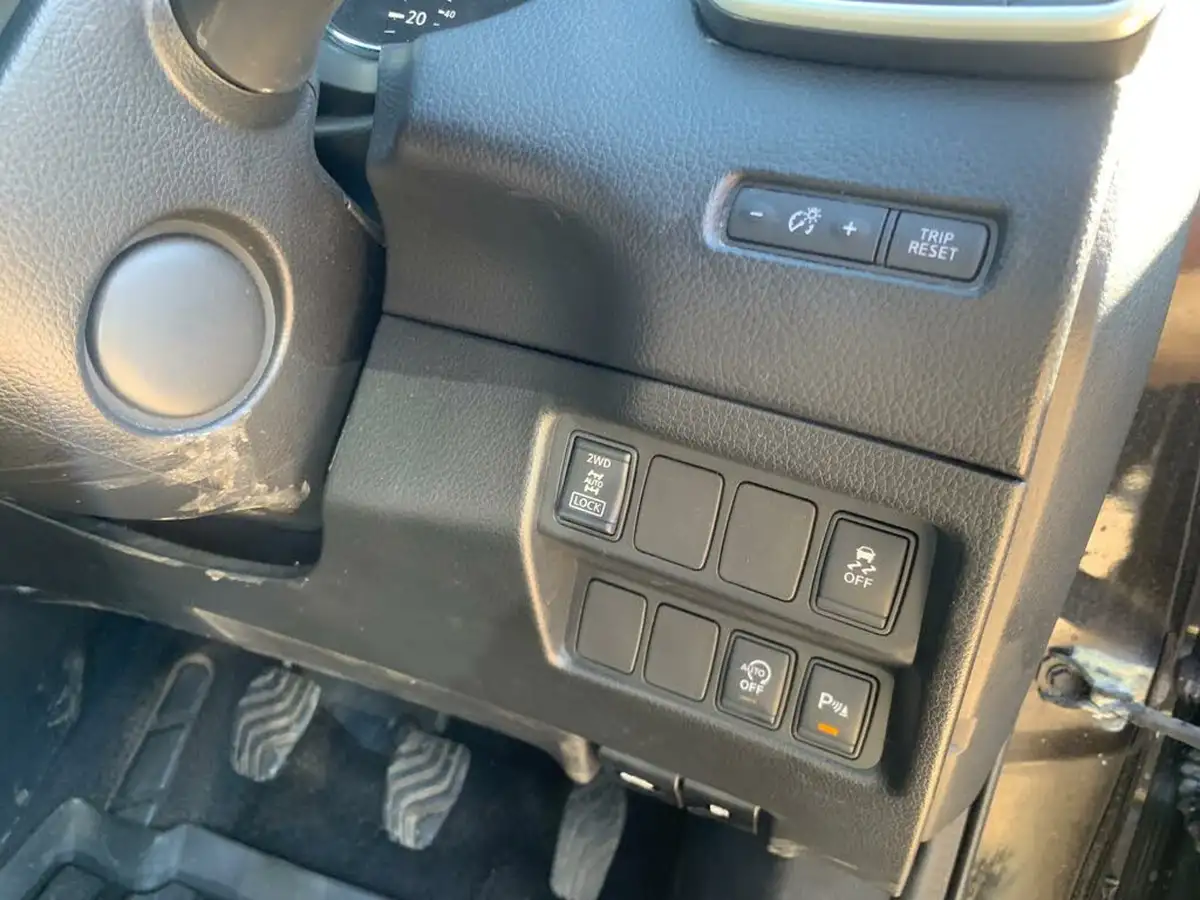 2014-nissan-qashqai-16dci-tekna-4x4-big-17