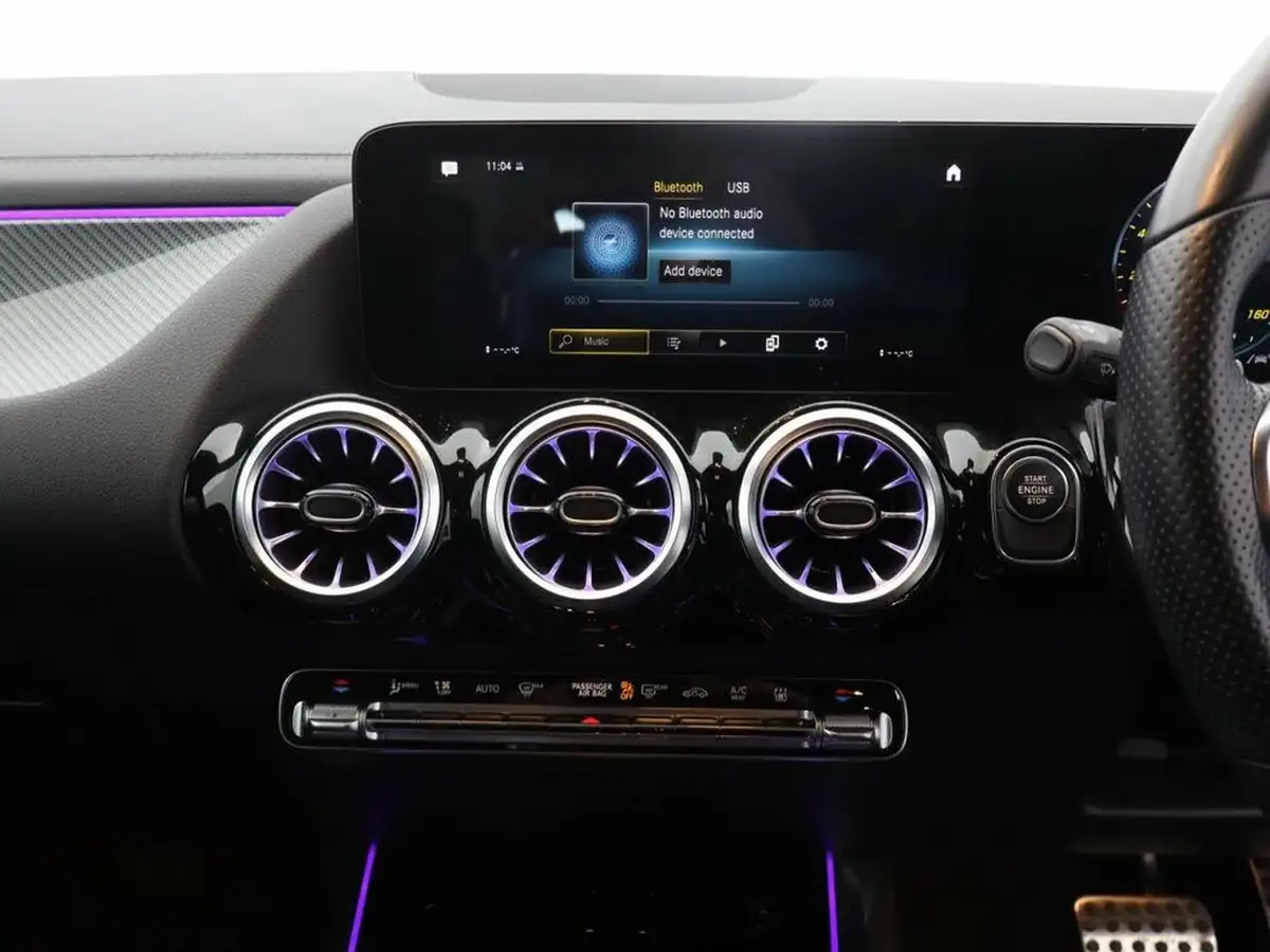 2021-mercedes-benz-gla-class-big-12