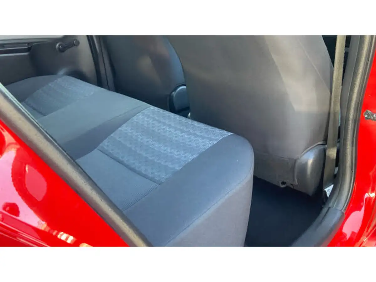 2016-toyota-yaris-133-icon-vvt-i-tss-5d-big-11