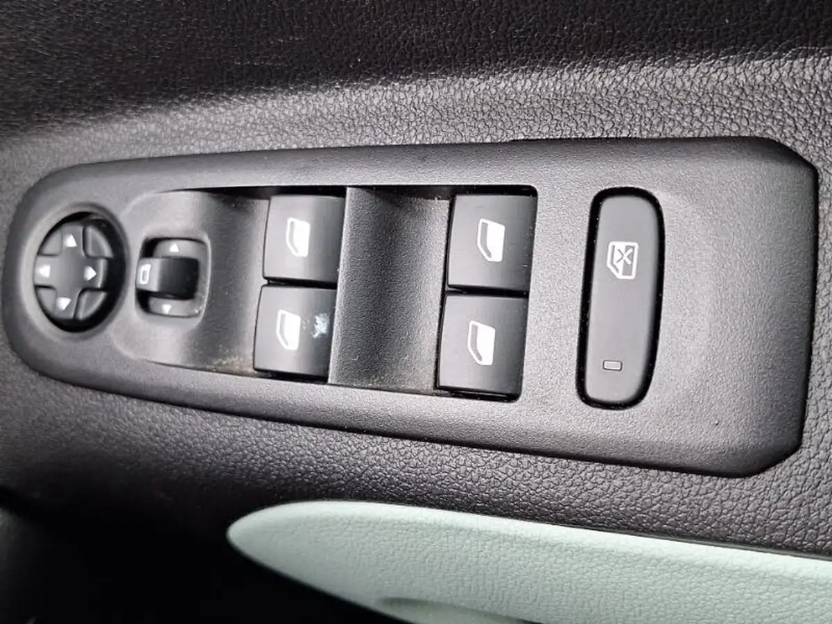 2018-citroen-berlingo-15bluehdi-flair-xl-size-100ps-big-10