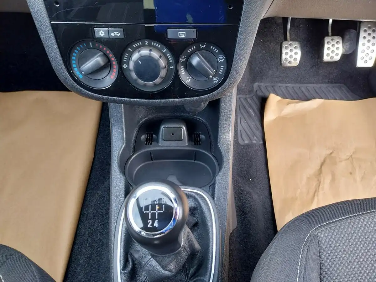 2012-vauxhall-corsa-12-3d-big-12