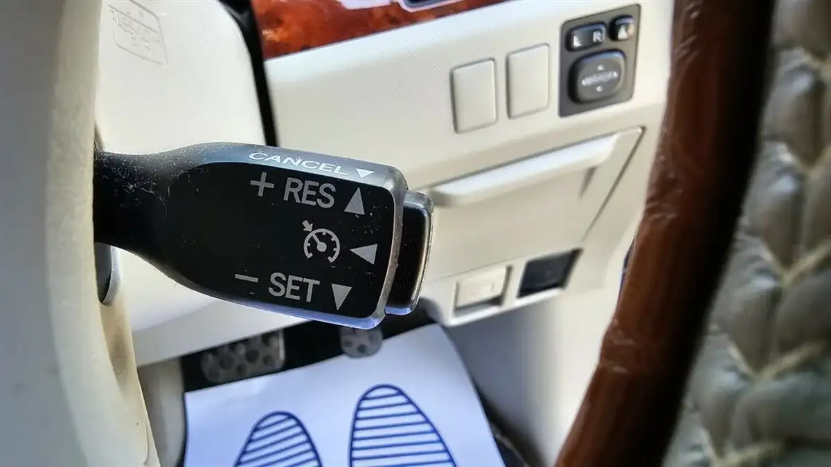 2012-toyota-estima-aeras-24-big-24
