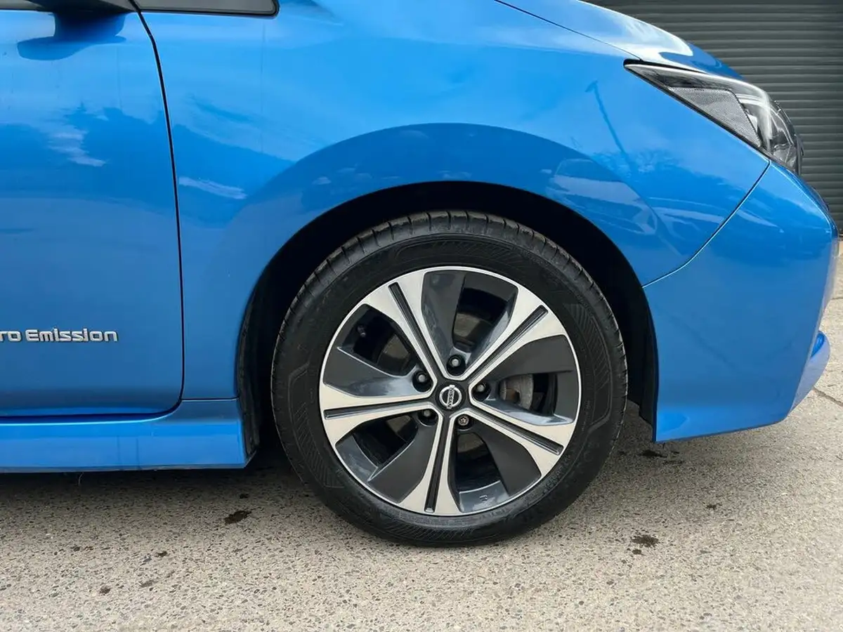 2019-nissan-leaf-e-tekna-big-8