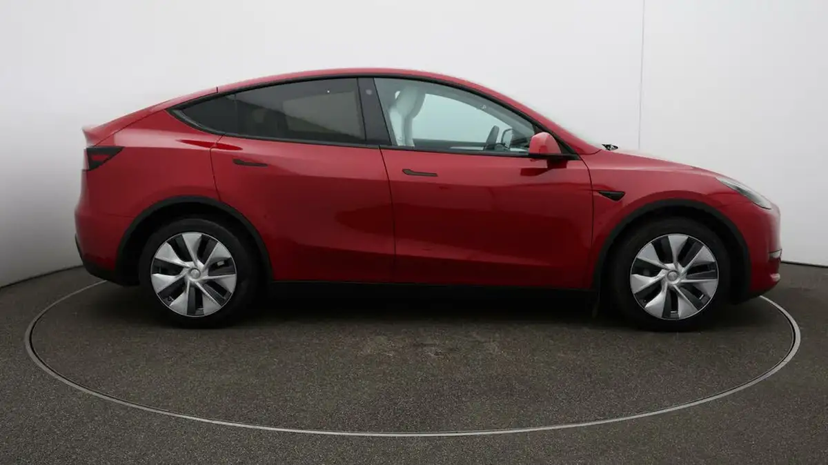 2022-tesla-model-y-e-long-range-big-40