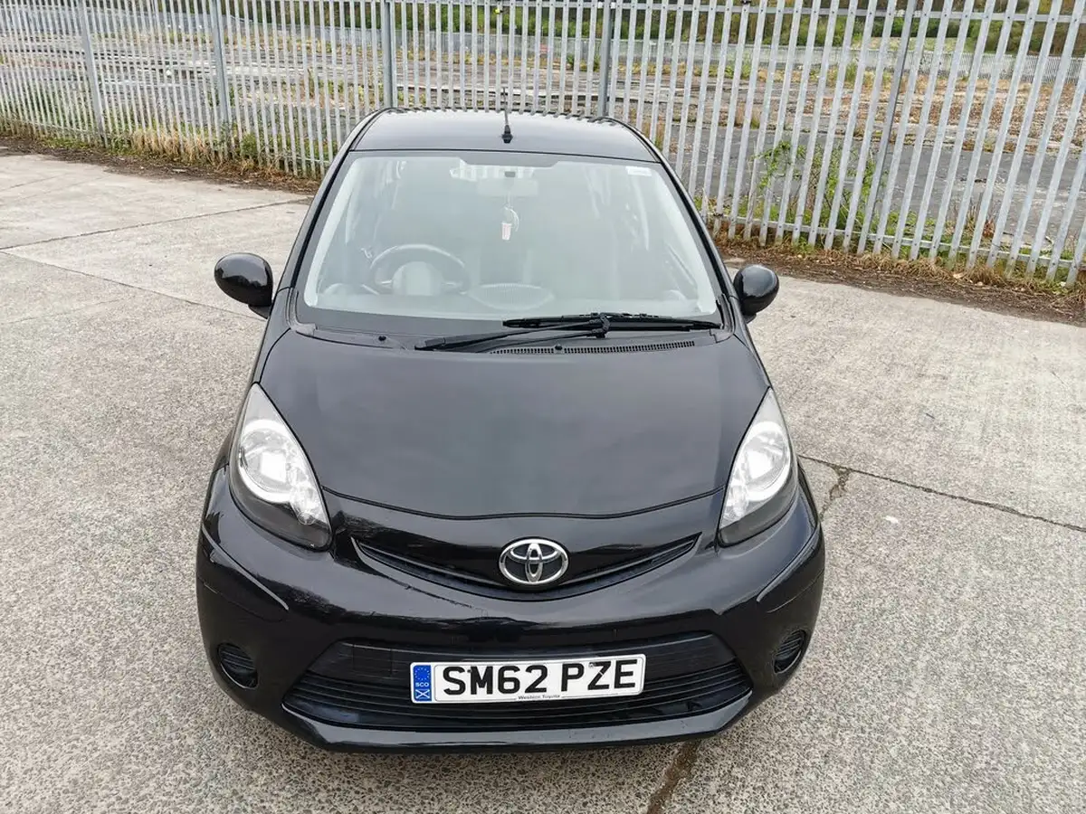 2012-toyota-aygo-10-aygo-ice-vvt-i-5d-big-2