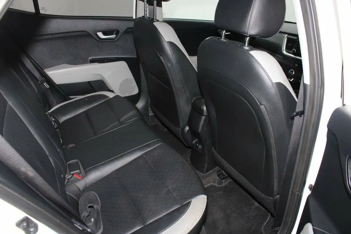 2018-kia-stonic-10-t-gdi-4-big-10