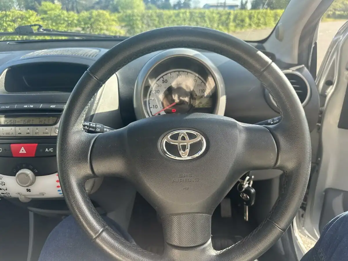 2011-toyota-aygo-10-aygo-ice-5d-big-21
