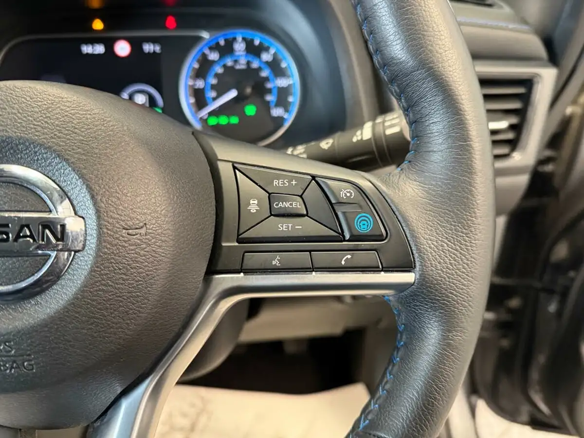2021-nissan-leaf-e-tekna-big-23