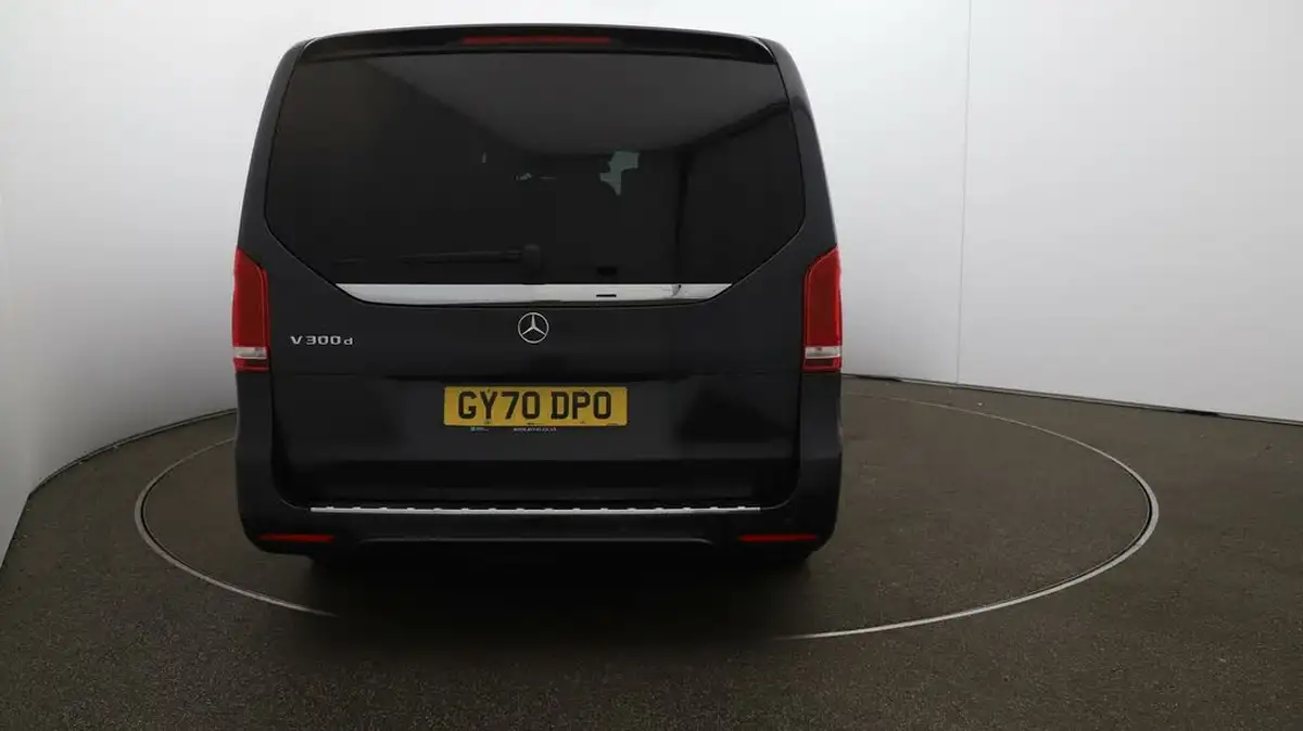 2020-mercedes-benz-v-class-20d-v300d-amg-line-extra-long-big-53