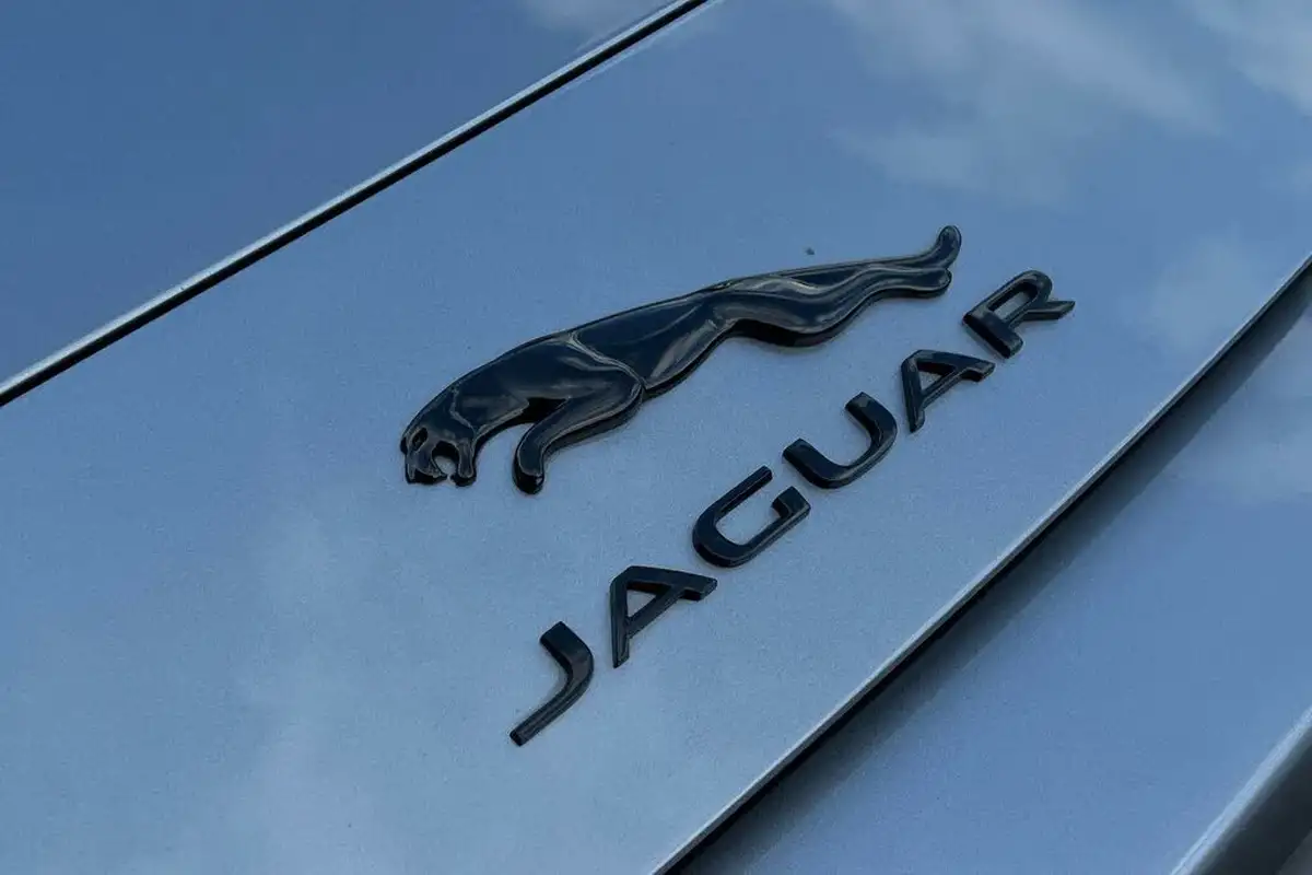 2023-jaguar-f-type-50-v8-p450-75-awd-convertible-big-33