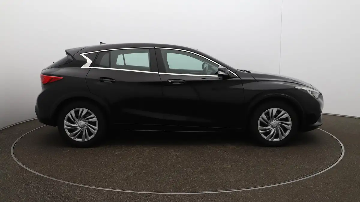 2017-infiniti-q30-15d-business-executive-dct-big-40