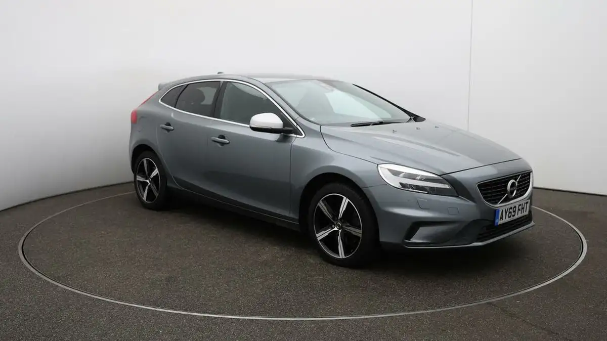 2019-volvo-v40-20-t3-r-design-edition-big-36
