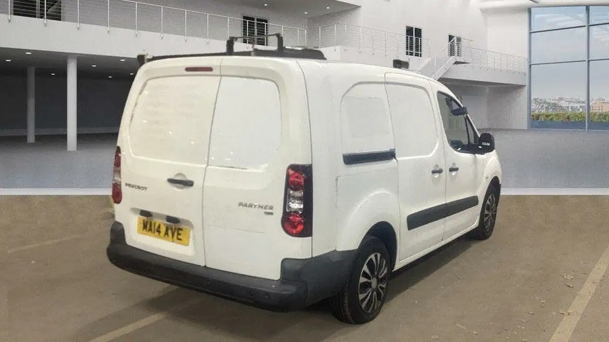 2014-peugeot-partner-16td-se-l2-stop-start-panel-big-3