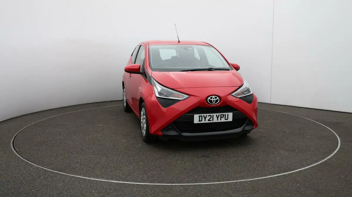 2021-toyota-aygo-10-vvt-i-x-play-tss-x-shift-big-33