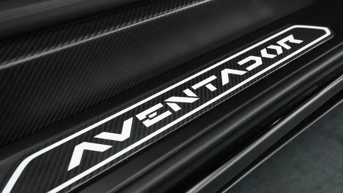2017-lamborghini-aventador-65-lp-700-4-coupe-big-32